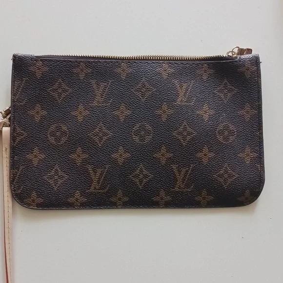 Fashion Design Like Louis Vuitton Wristlet - Picture 3 of 9